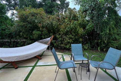 Casa en alquiler en Biscayne Park, Florida, 3 dormitorios № 1997154 - foto 2