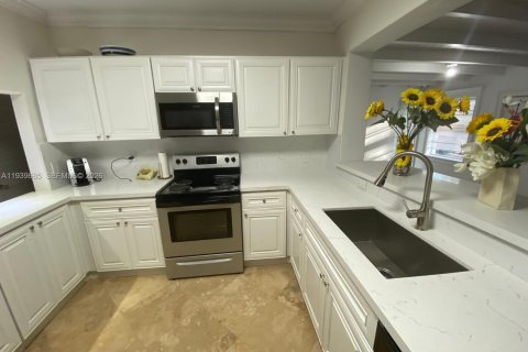 Casa en alquiler en Biscayne Park, Florida, 3 dormitorios № 1997154 - foto 5