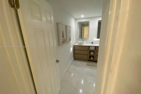 Casa en alquiler en Biscayne Park, Florida, 3 dormitorios № 1997154 - foto 13