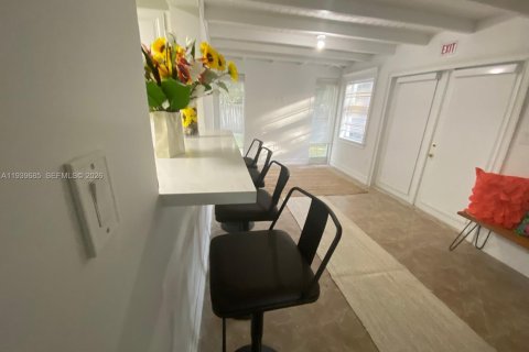 Casa en alquiler en Biscayne Park, Florida, 3 dormitorios № 1997154 - foto 4