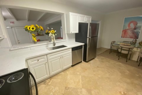 Casa en alquiler en Biscayne Park, Florida, 3 dormitorios № 1997154 - foto 8