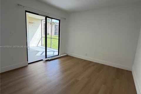 Condominio en venta en Miramar, Florida, 2 dormitorios, 76.18 m2 № 2033786 - foto 3