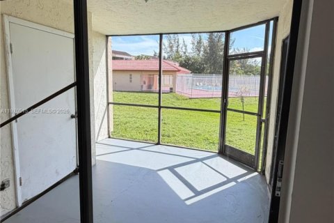 Condominio en venta en Miramar, Florida, 2 dormitorios, 76.18 m2 № 2033786 - foto 4