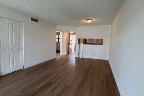 Condominio en venta en Miramar, Florida, 2 dormitorios, 76.18 m2 № 2033786 - foto 2