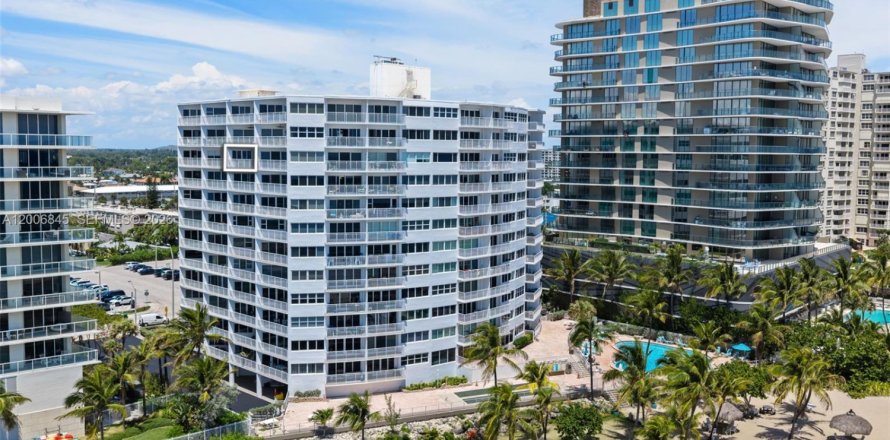 Condominio en Pompano Beach, Florida, 2 dormitorios  № 2071291