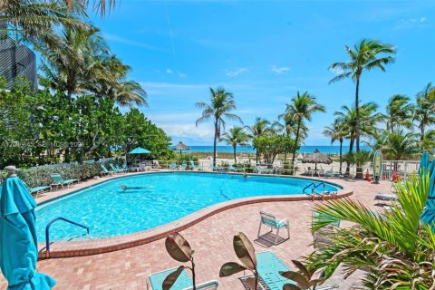 Condominio en venta en Pompano Beach, Florida, 2 dormitorios, 74.32 m2 № 2071291 - foto 28