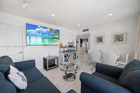 Condominio en venta en Pompano Beach, Florida, 2 dormitorios, 74.32 m2 № 2071291 - foto 9