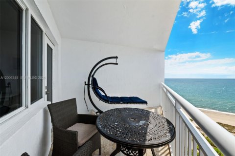 Condominio en venta en Pompano Beach, Florida, 2 dormitorios, 74.32 m2 № 2071291 - foto 18