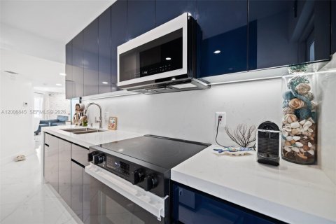 Condominio en venta en Pompano Beach, Florida, 2 dormitorios, 74.32 m2 № 2071291 - foto 11