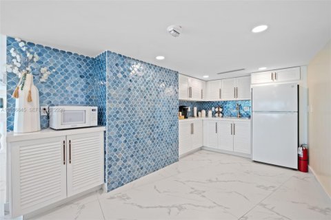 Condominio en venta en Pompano Beach, Florida, 2 dormitorios, 74.32 m2 № 2071291 - foto 26