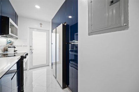 Condominio en venta en Pompano Beach, Florida, 2 dormitorios, 74.32 m2 № 2071291 - foto 12