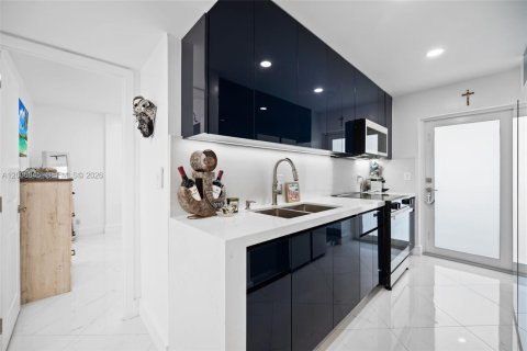 Condominio en venta en Pompano Beach, Florida, 2 dormitorios, 74.32 m2 № 2071291 - foto 10