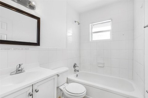 Condominio en alquiler en Hollywood, Florida, 2 dormitorios, 75.81 m2 № 1992255 - foto 12