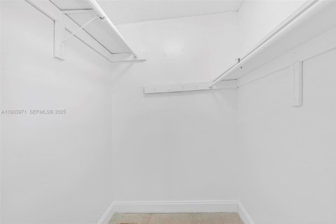 Condominio en alquiler en Hollywood, Florida, 2 dormitorios, 75.81 m2 № 1992255 - foto 11