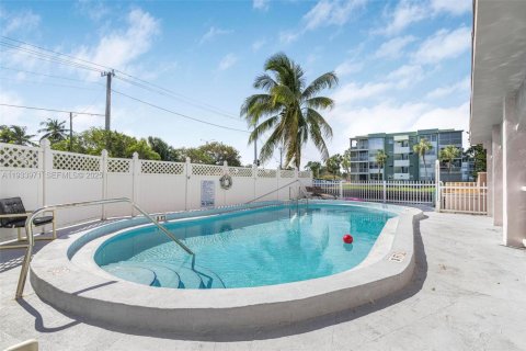 Condominio en alquiler en Hollywood, Florida, 2 dormitorios, 75.81 m2 № 1992255 - foto 14