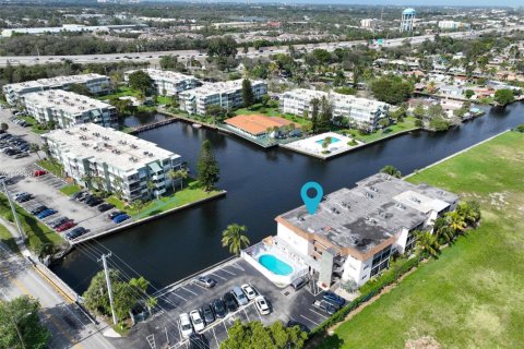 Condominio en alquiler en Hollywood, Florida, 2 dormitorios, 75.81 m2 № 1992255 - foto 18