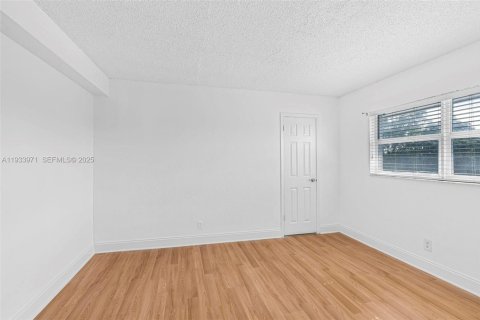 Condominio en alquiler en Hollywood, Florida, 2 dormitorios, 75.81 m2 № 1992255 - foto 10