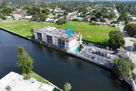 Condominio en alquiler en Hollywood, Florida, 2 dormitorios, 75.81 m2 № 1992255 - foto 19