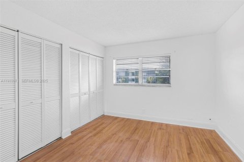 Condominio en alquiler en Hollywood, Florida, 2 dormitorios, 75.81 m2 № 1992255 - foto 9