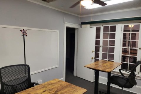 Propiedad comercial en alquiler en Daytona Beach, Florida № 1793677 - foto 2
