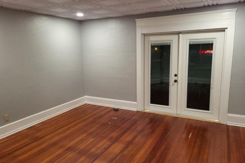 Propiedad comercial en alquiler en Daytona Beach, Florida № 1793677 - foto 9