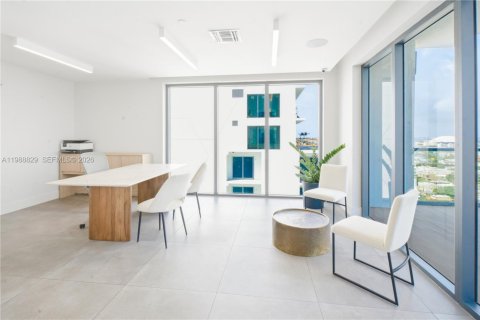 Купить коммерческую недвижимость в Майами, Флорида № 2051113 - фото 19