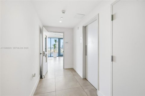 Купить коммерческую недвижимость в Майами, Флорида № 2051113 - фото 10