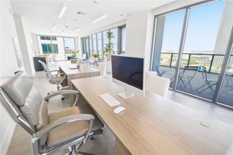 Купить коммерческую недвижимость в Майами, Флорида № 2051113 - фото 16