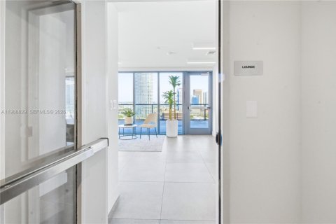 Купить коммерческую недвижимость в Майами, Флорида № 2051113 - фото 11