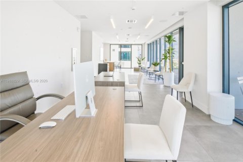 Купить коммерческую недвижимость в Майами, Флорида № 2051113 - фото 18