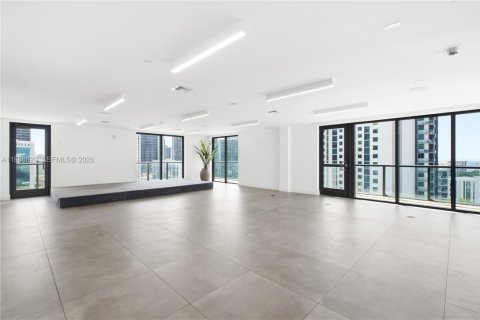 Купить коммерческую недвижимость в Майами, Флорида № 2051113 - фото 3