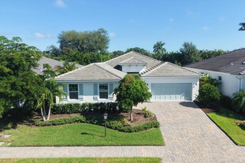 House in Sarasota, Florida 4 bedrooms, 238.76 sq.m. № 2358687