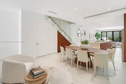 Touwnhouse à louer à Miami, Floride: 4 chambres, 288.74 m2 № 1939529 - photo 9