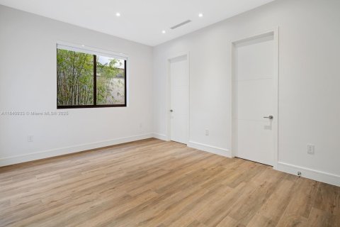 Touwnhouse à louer à Miami, Floride: 4 chambres, 288.74 m2 № 1939529 - photo 29