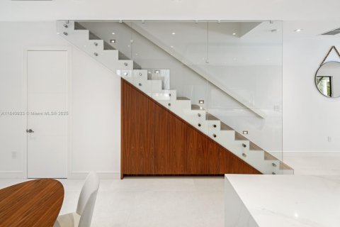 Touwnhouse à louer à Miami, Floride: 4 chambres, 288.74 m2 № 1939529 - photo 8