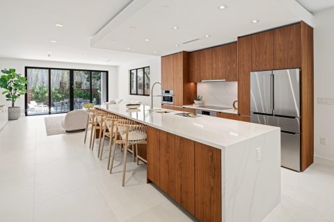 Touwnhouse à louer à Miami, Floride: 4 chambres, 288.74 m2 № 1939529 - photo 4