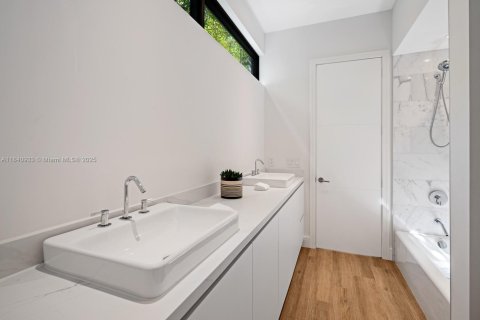 Touwnhouse à louer à Miami, Floride: 4 chambres, 288.74 m2 № 1939529 - photo 28