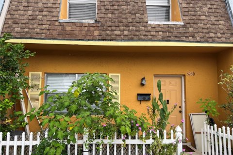 Townhouse in Sunrise, Florida 4 bedrooms, 141.21 sq.m. № 2274952