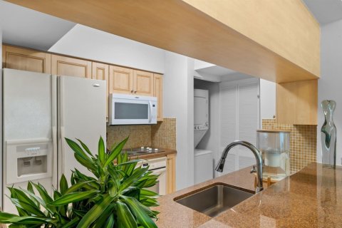 Condo in Fort Lauderdale, Florida, 1 bedroom  № 2174222 - photo 8