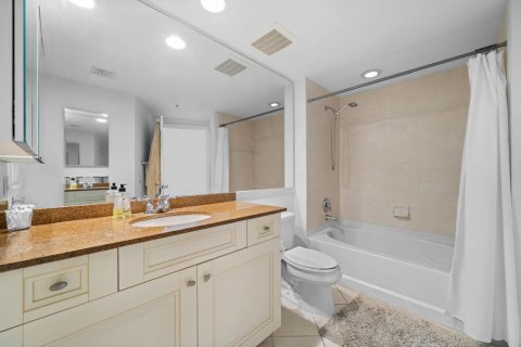 Condo in Fort Lauderdale, Florida, 1 bedroom  № 2174222 - photo 12