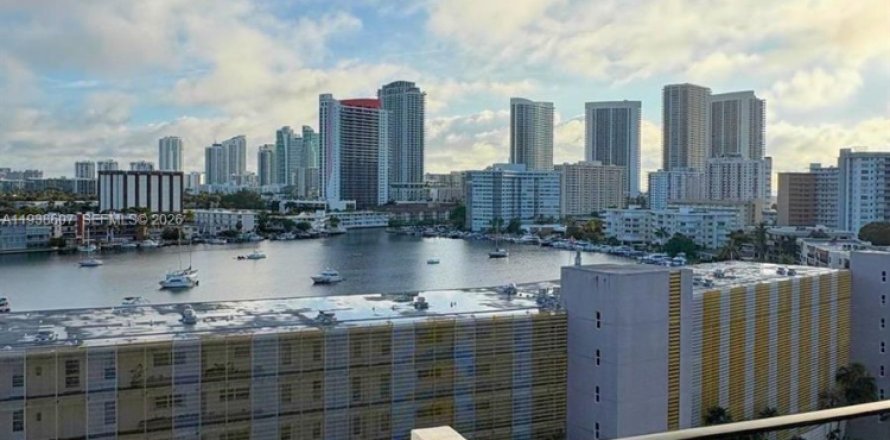 Condo à Hallandale Beach, Floride, 2 chambres  № 1998465