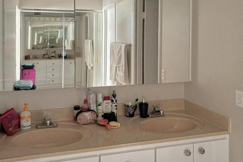 Copropriété à louer à Hallandale Beach, Floride: 2 chambres, 111.48 m2 № 1998465 - photo 19