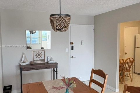 Copropriété à louer à Hallandale Beach, Floride: 2 chambres, 111.48 m2 № 1998465 - photo 6