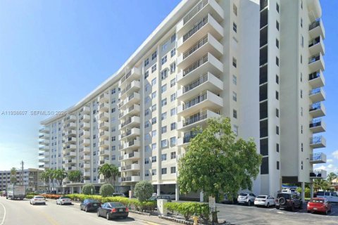 Copropriété à louer à Hallandale Beach, Floride: 2 chambres, 111.48 m2 № 1998465 - photo 20