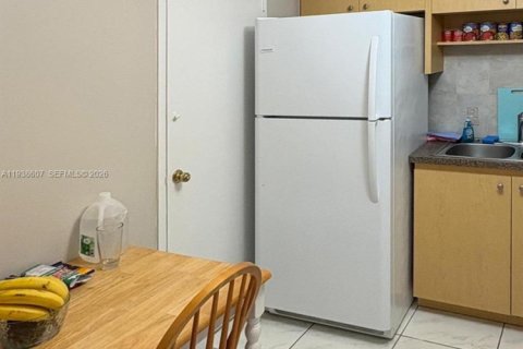 Copropriété à louer à Hallandale Beach, Floride: 2 chambres, 111.48 m2 № 1998465 - photo 15