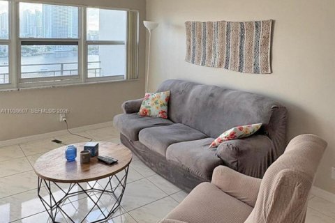 Copropriété à louer à Hallandale Beach, Floride: 2 chambres, 111.48 m2 № 1998465 - photo 5