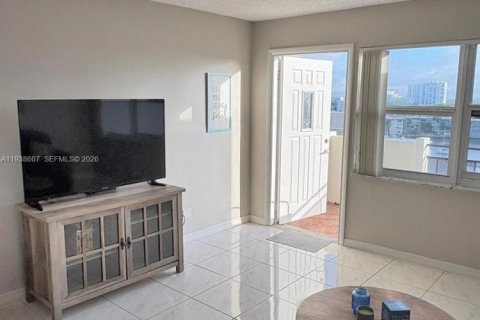 Copropriété à louer à Hallandale Beach, Floride: 2 chambres, 111.48 m2 № 1998465 - photo 4