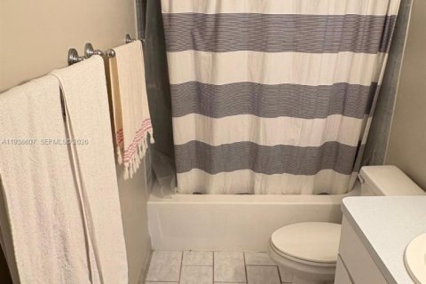 Copropriété à louer à Hallandale Beach, Floride: 2 chambres, 111.48 m2 № 1998465 - photo 13