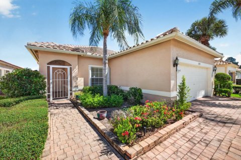 Villa ou maison à vendre à Port St. Lucie, Floride: 2 chambres, 154.78 m2 № 2431592 - photo 4