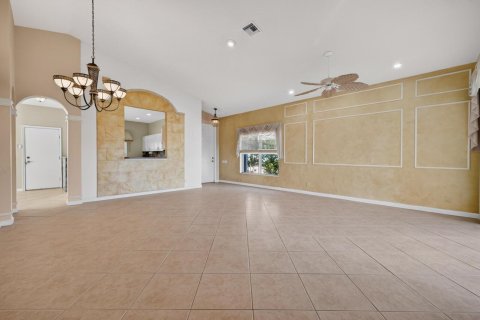 Villa ou maison à vendre à Port St. Lucie, Floride: 2 chambres, 154.78 m2 № 2431592 - photo 13